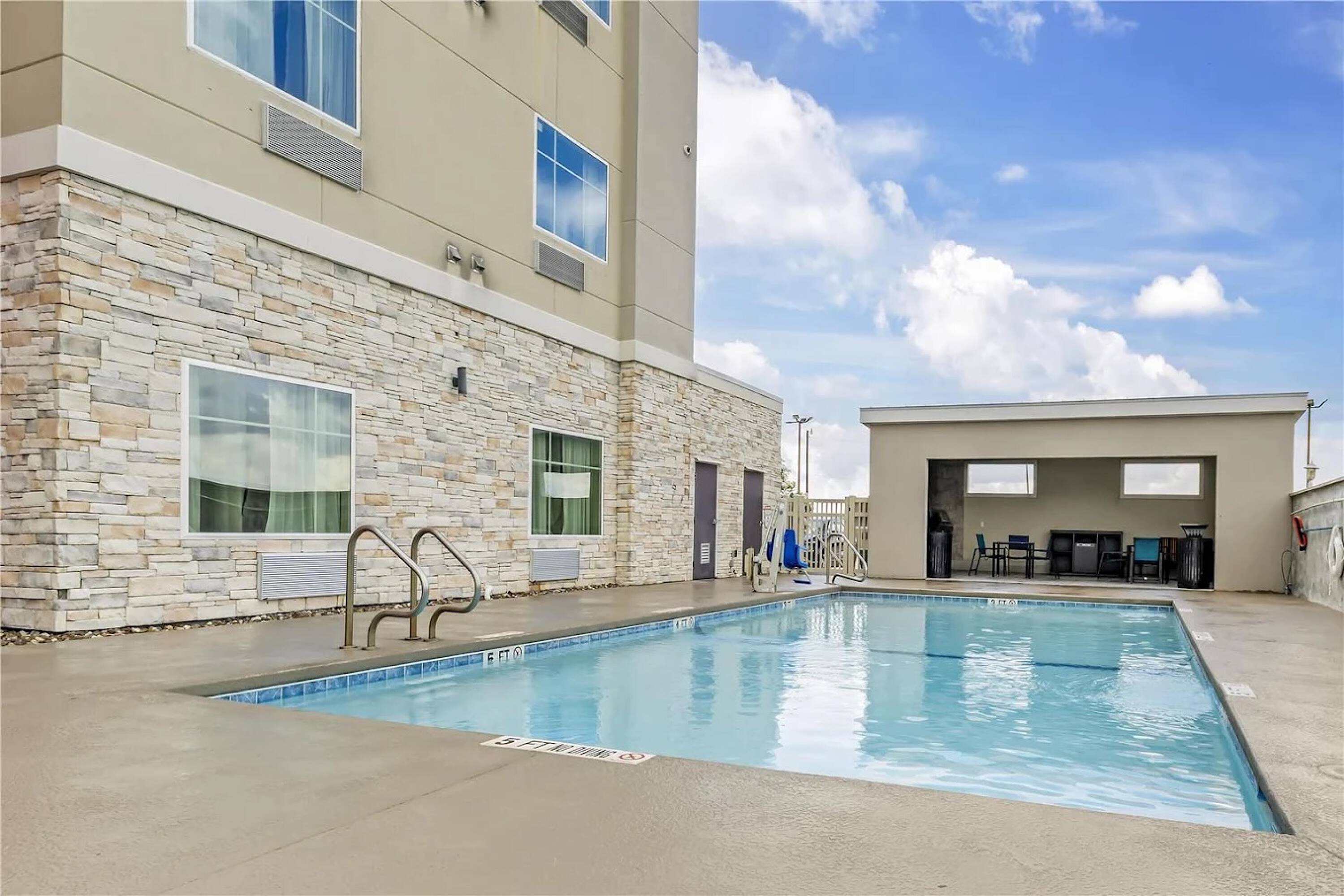 Executive Residency by Best Western — Corpus Christi — photo 12 of 47